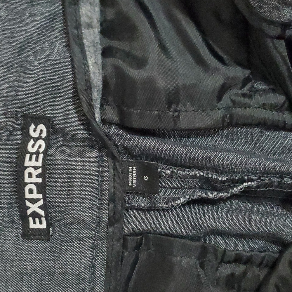 Express Shorts - Picture 2 of 4